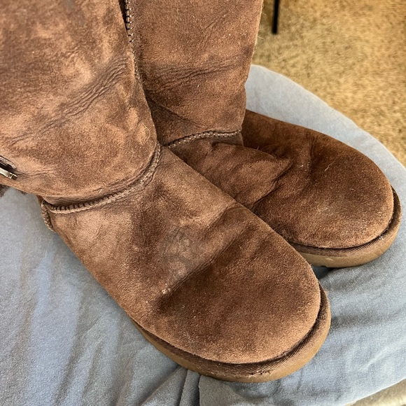 UGG BAILEY SUEDE BUTTON BOOTS + UGG CLEANING KIT - Picture 6 of 7